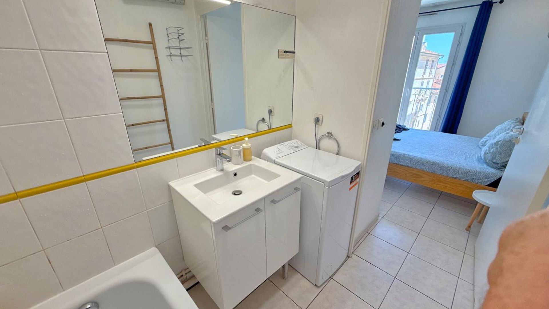 4-person - Air Conditioning And Pool *
