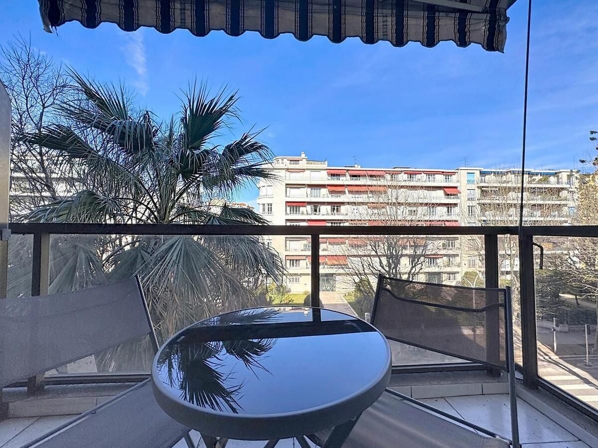 Appartement Chic Avec Balcon Carré D Or