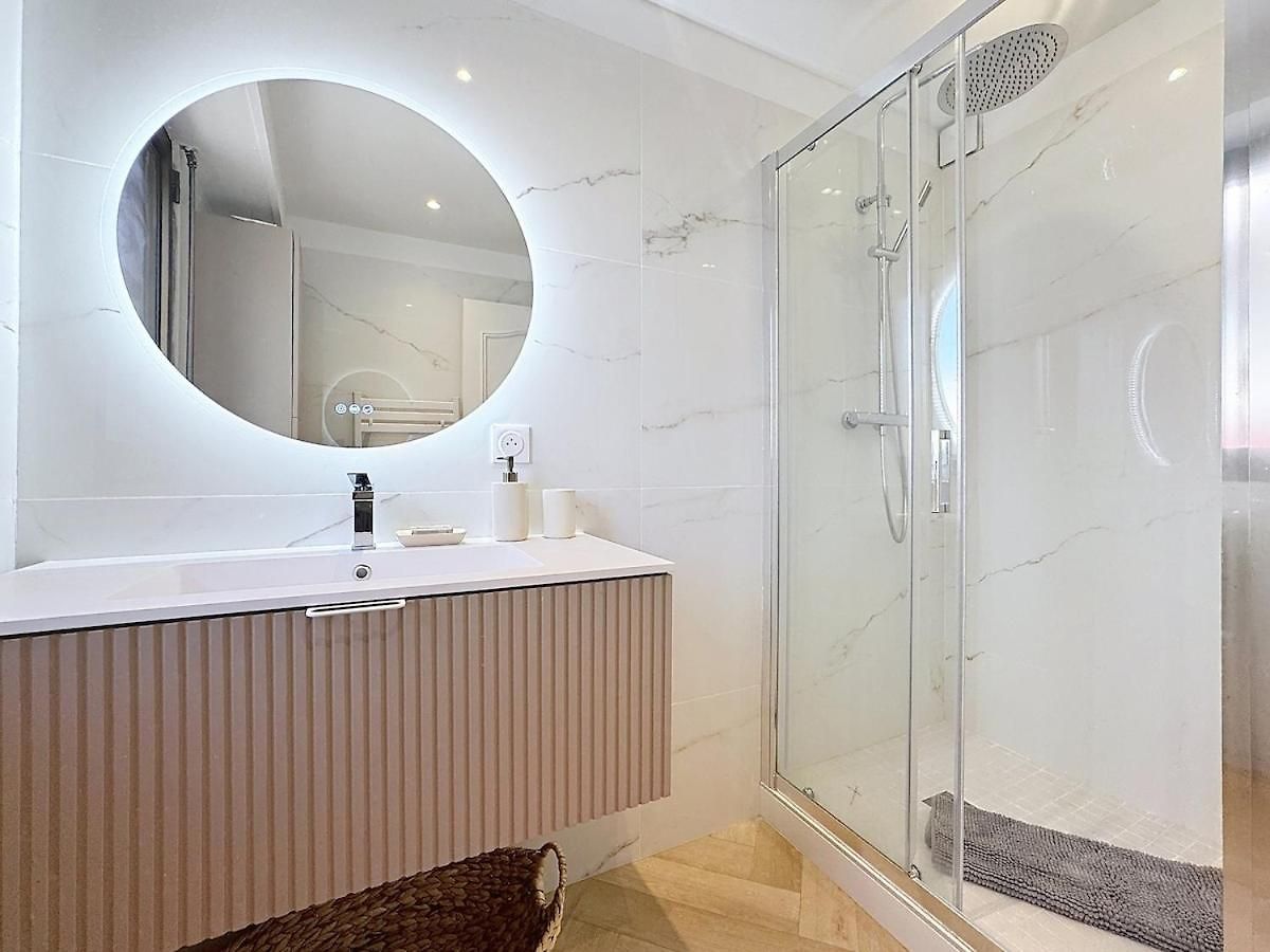 Appartement Chic Avec Balcon Carré D Or