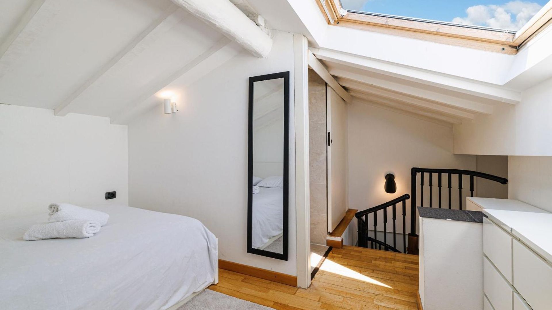 Spacieux Duplex - Carré D'or - à 2 Min De La *