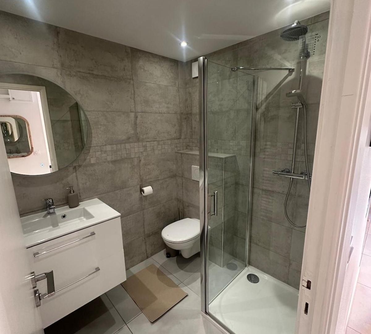 Quiet Modern In The Very Heart Of