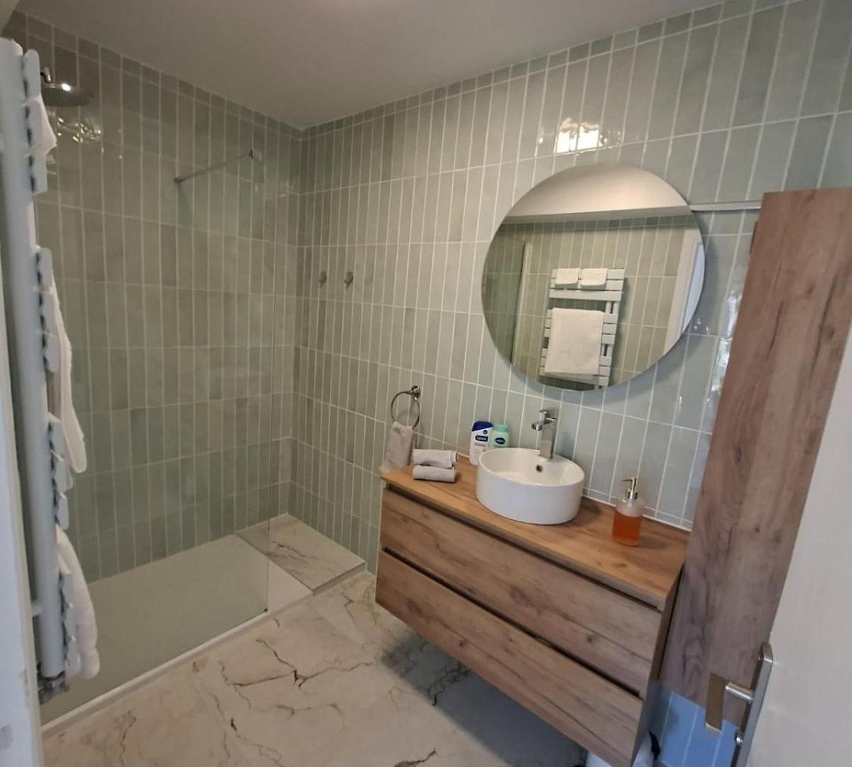 Appartement Elegant And Comfortable 3 Room, & Transport Within Walking Distance *