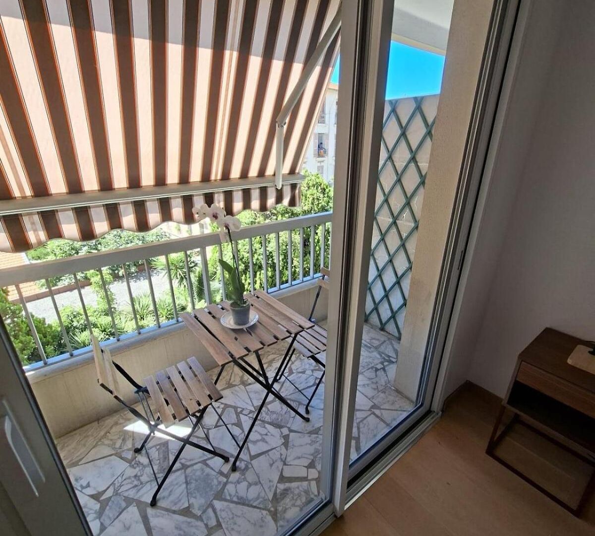 Elegant And Comfortable 3 Room, & Transport Within Walking Distance Nice