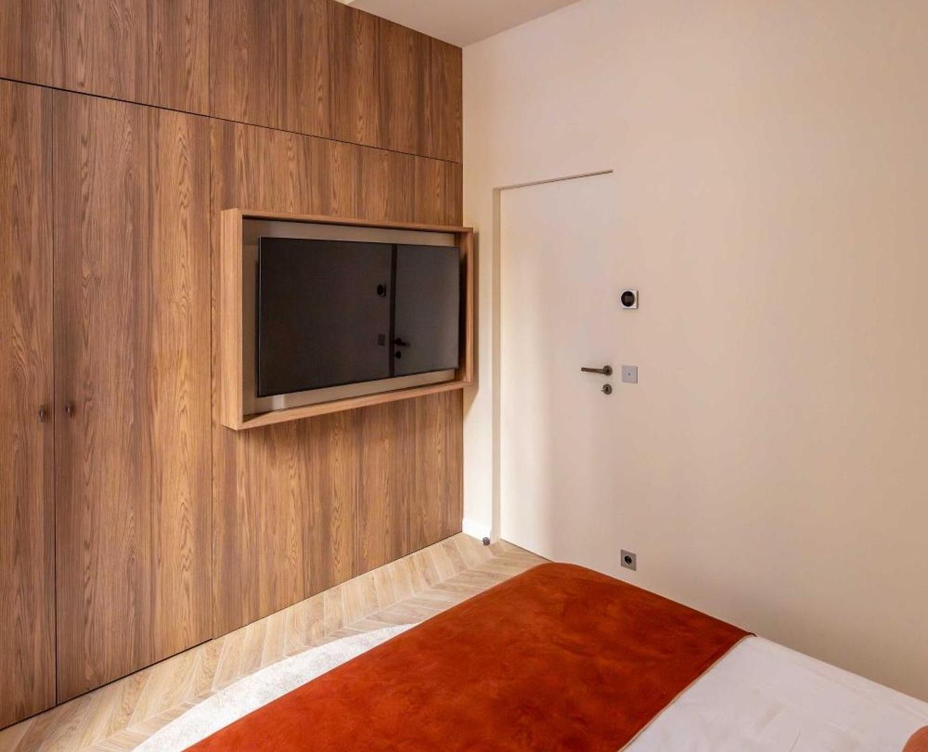 2bdr 6p A C - Heart Of Apartment