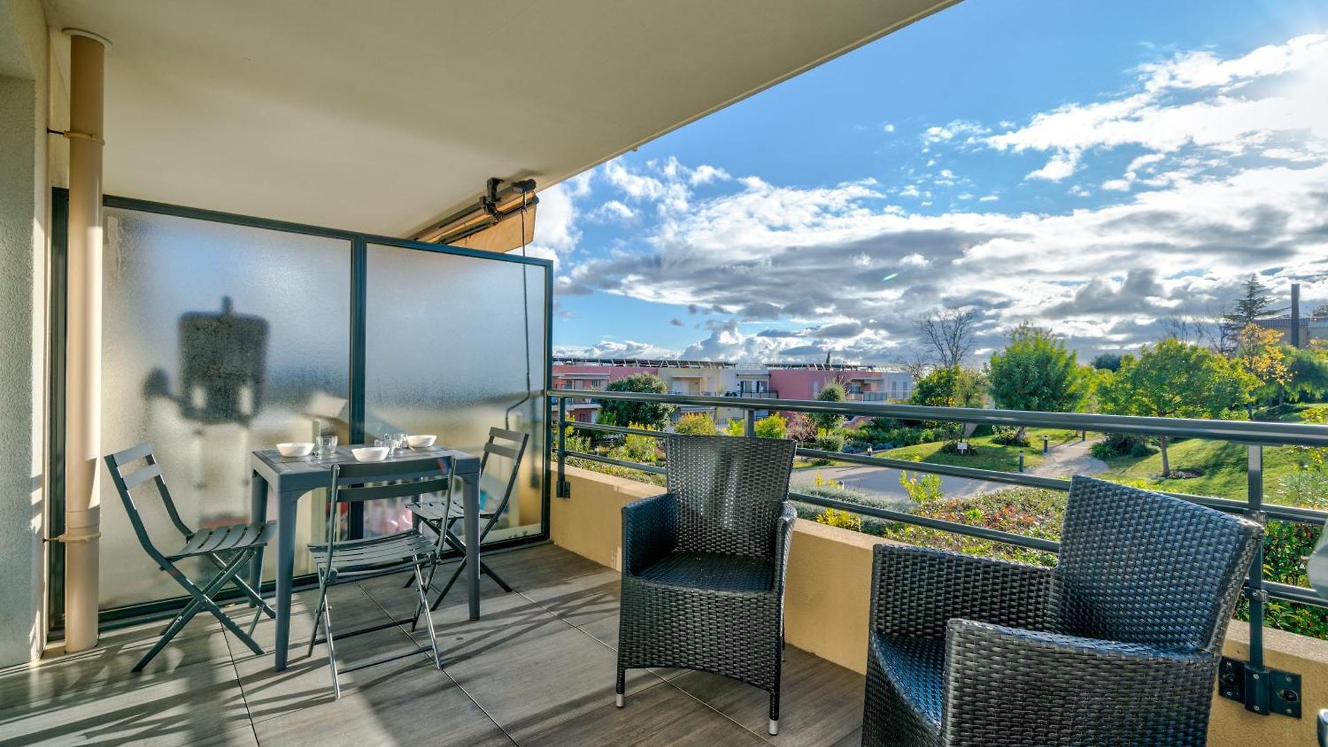 Appartement Superbe 2 Pièces - Piscine Et Garage *