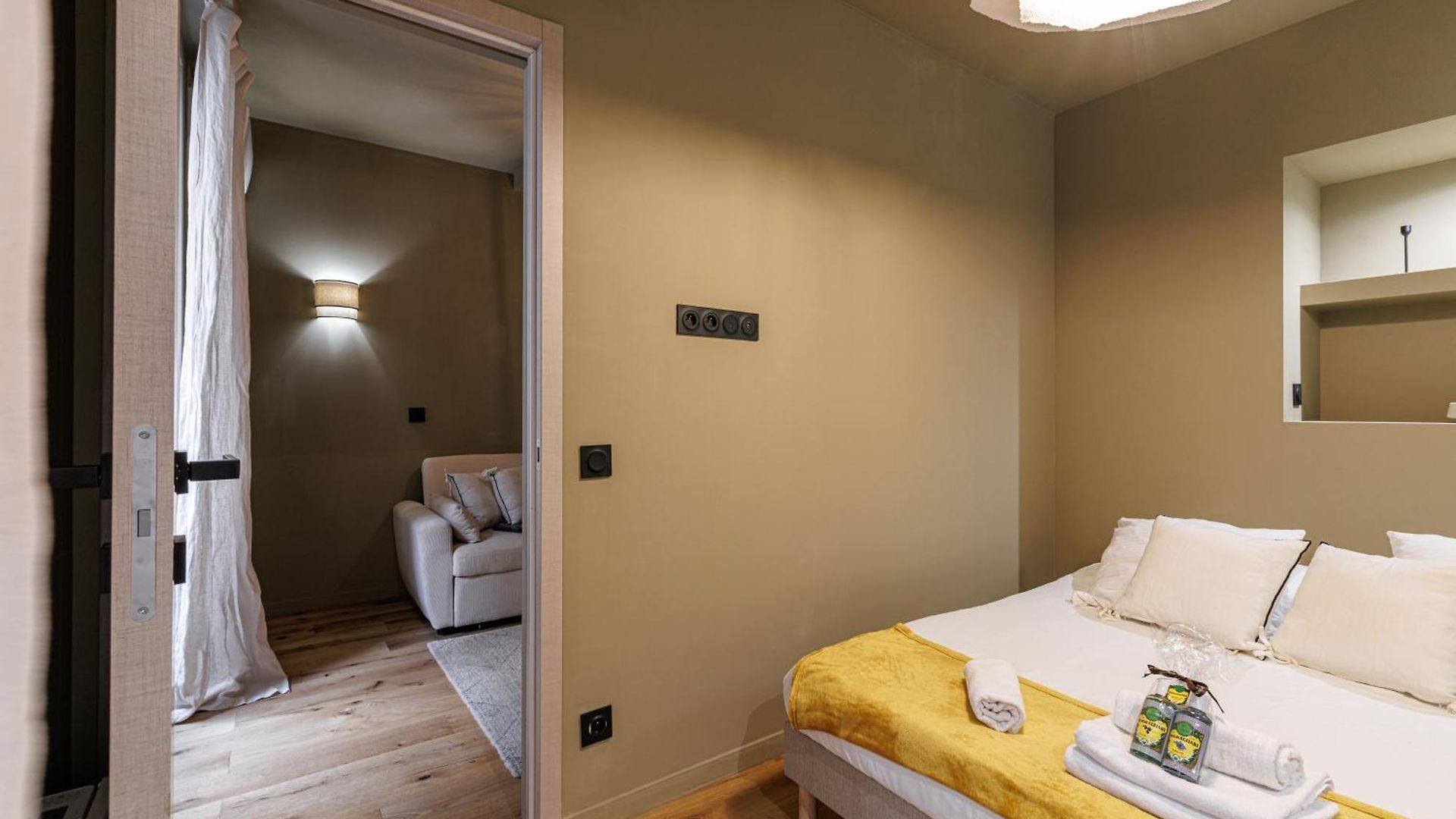 Wonderful Close To Garibaldi - Aircon Apartment *