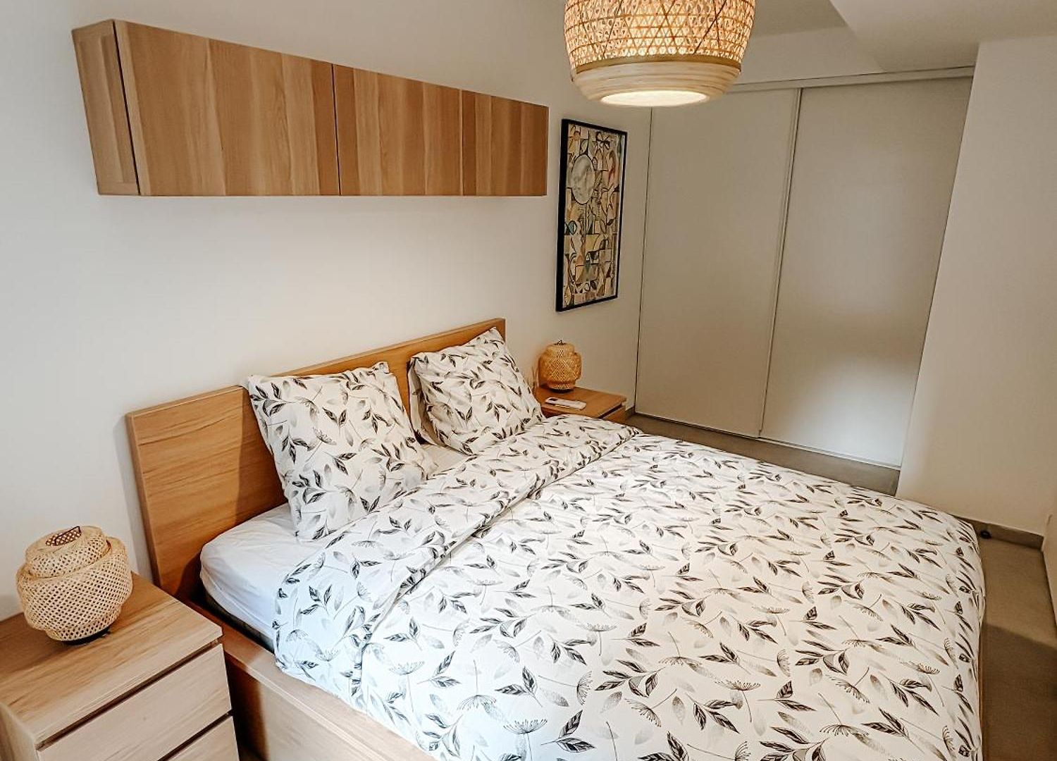 Aya - Renovated Air-conditioned Duplex With Garden Apartment