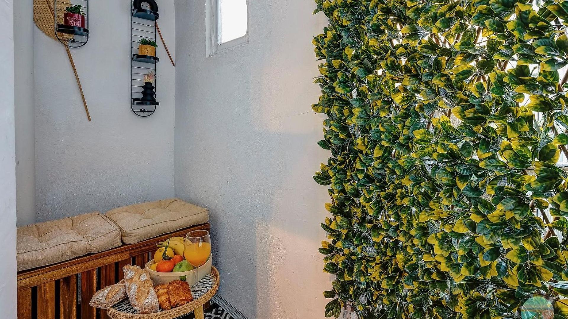 Chic Industrial Loft Quiet Garibaldi Ac Balcony