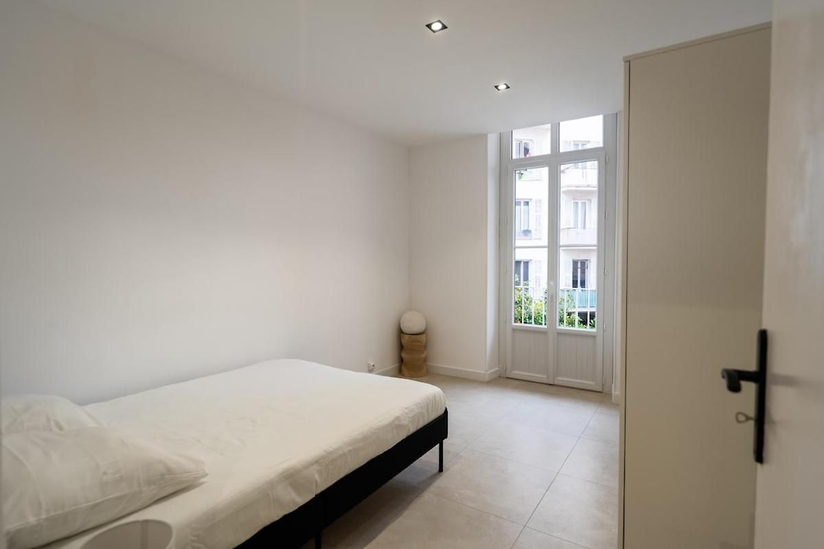 Apartment Bright In