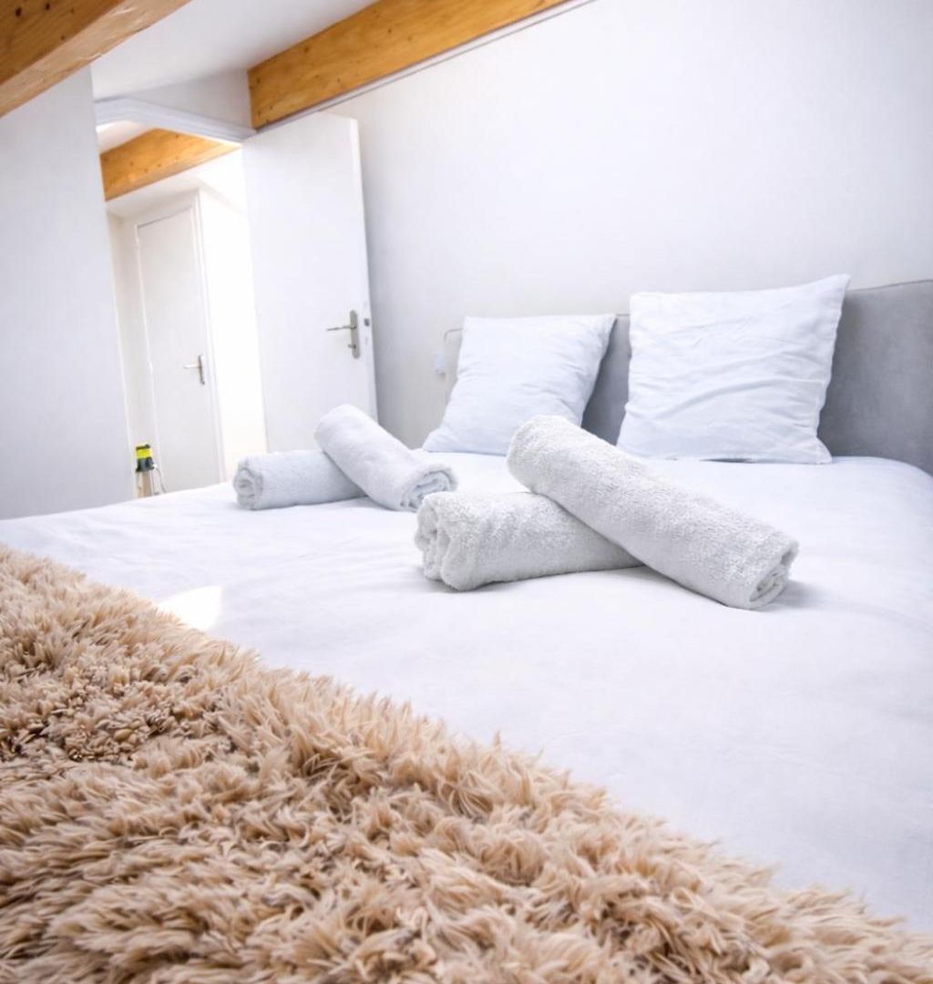 Elegant Renovated Port Ac Sleeps 4 * Nice