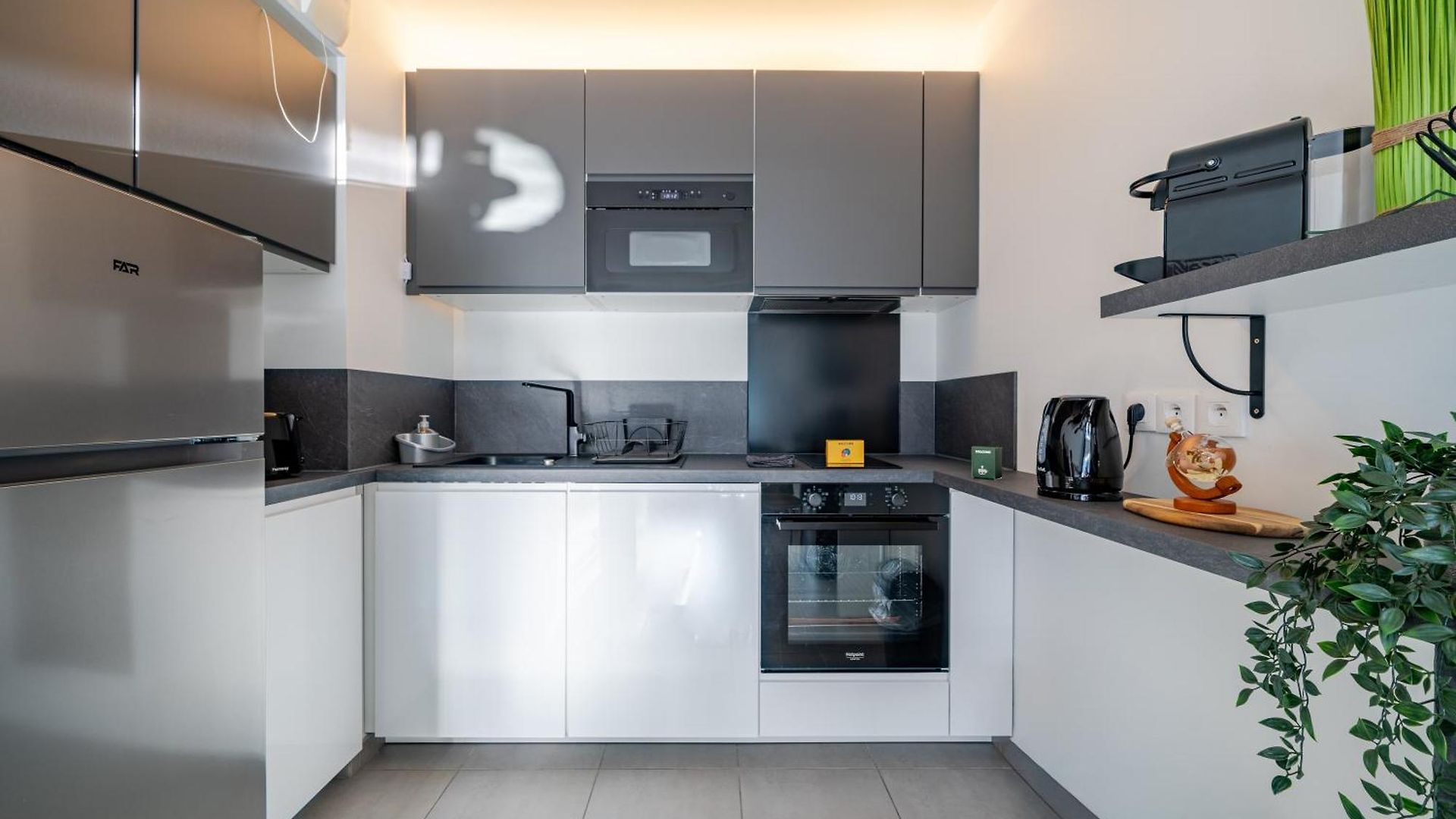 Superbe 2 Pièces - Piscine Et Garage Appartement *
