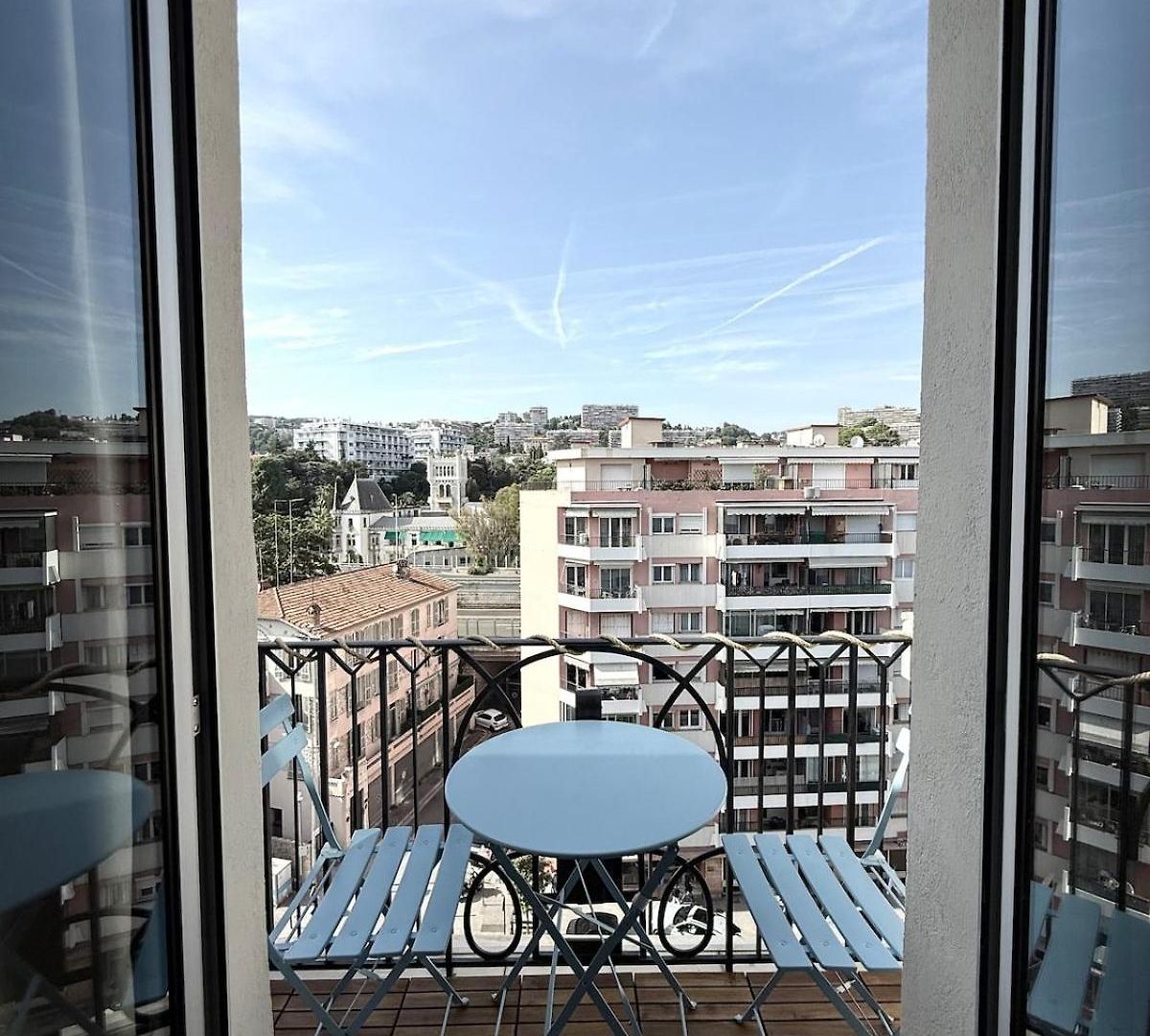 Beachfront Promenade Des 2 Terraces Nice