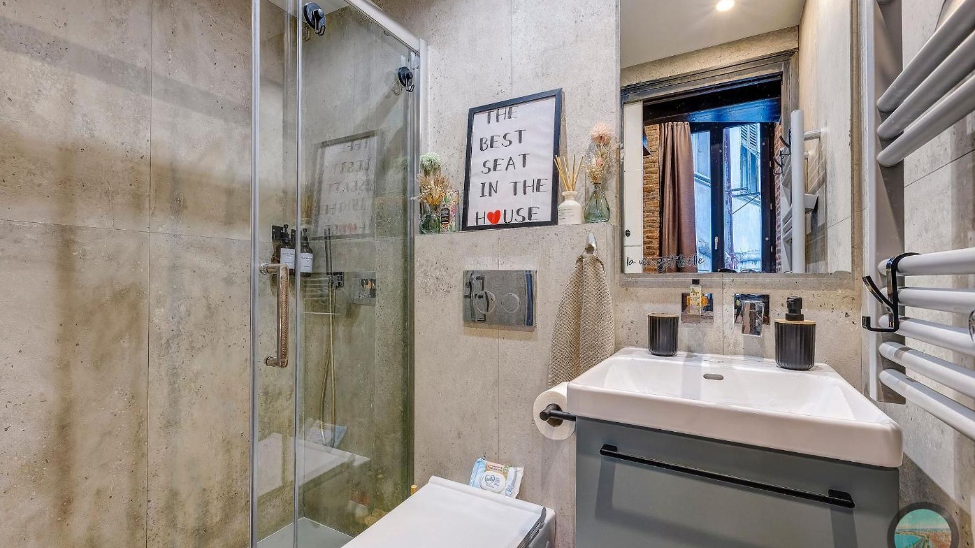 Apartment Chic Industrial Loft Quiet Garibaldi Ac Balcony