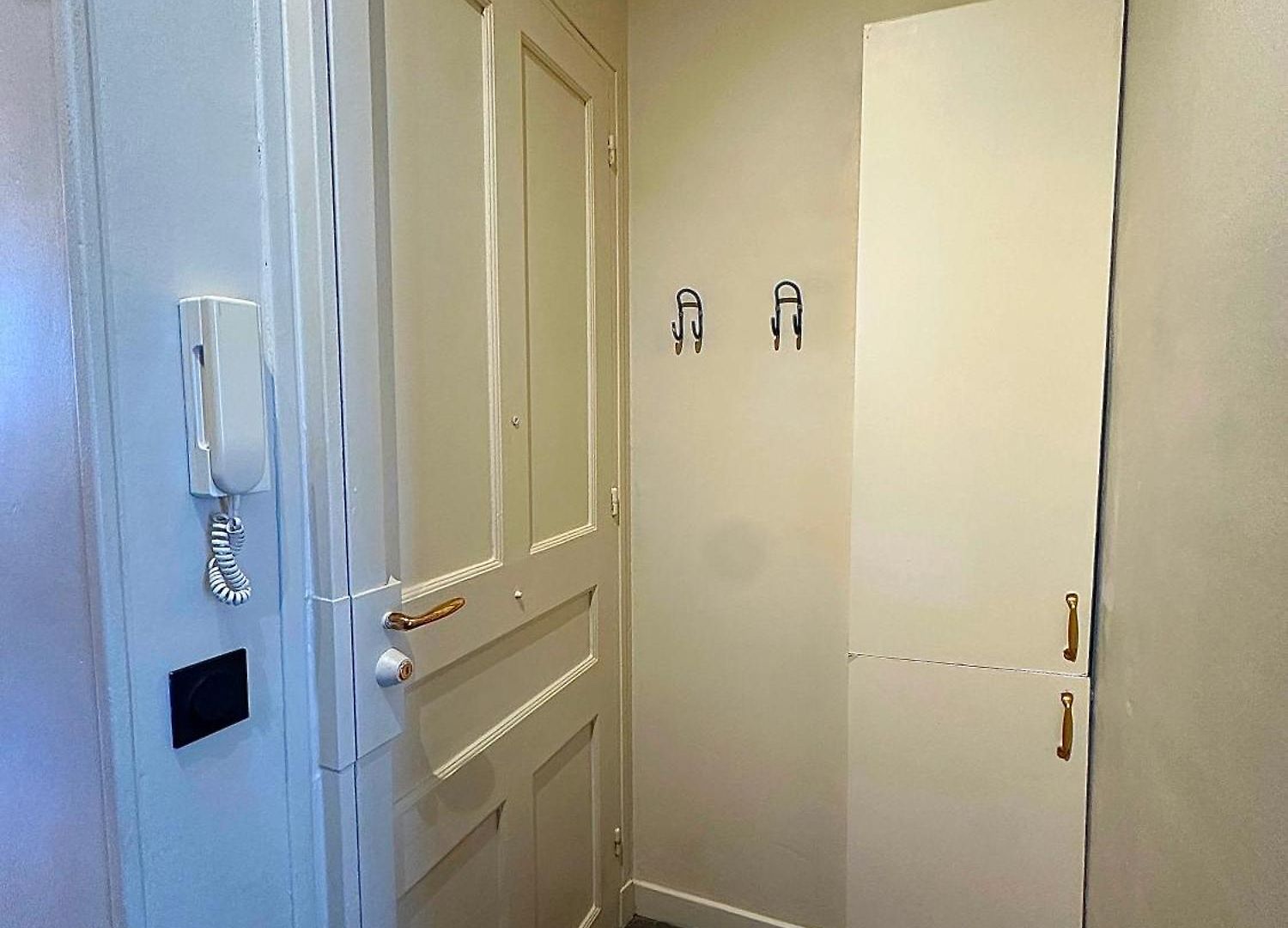 Renovated 2-room Sleeps 4 Tram And Shops Nearby Appartement