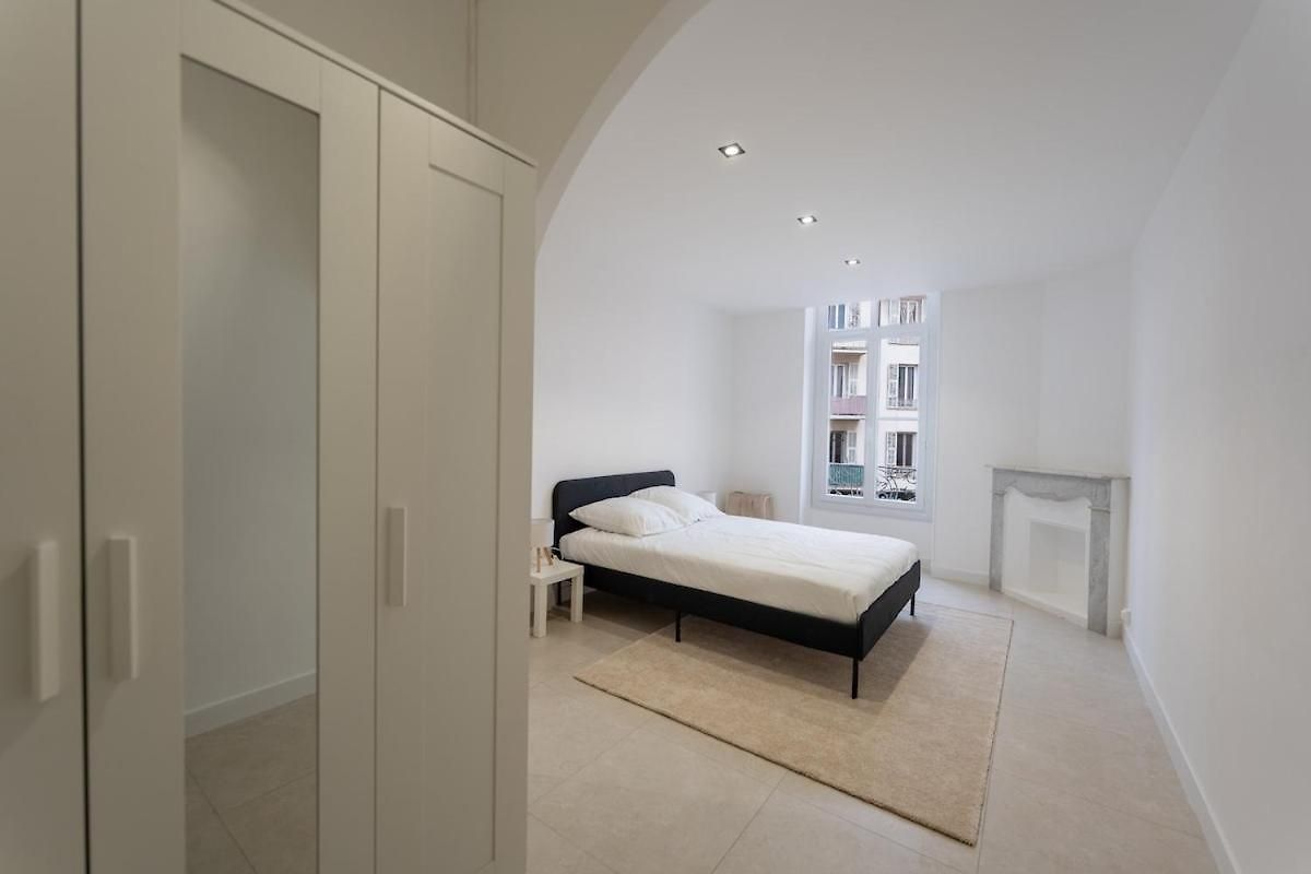Apartment Bright In