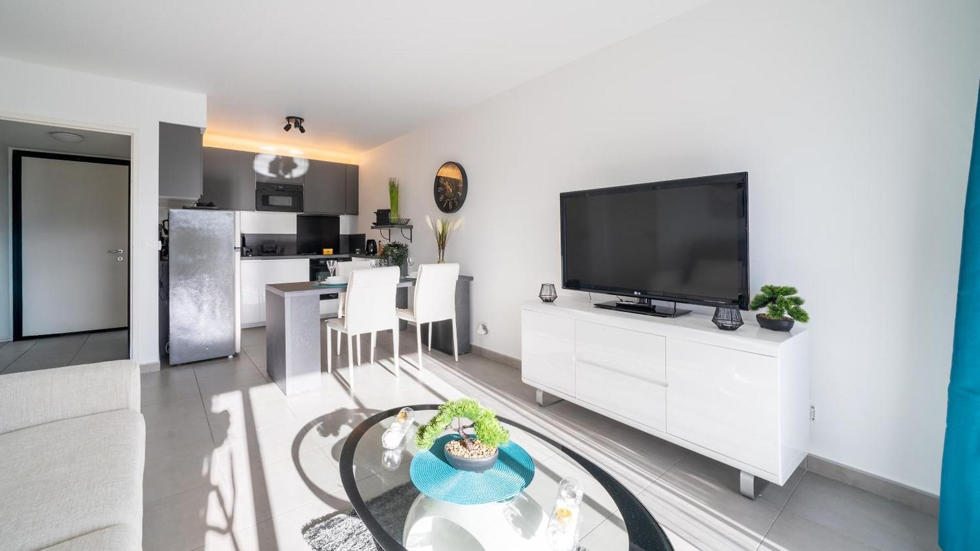 Superbe 2 Pièces - Piscine Et Garage Appartement *
