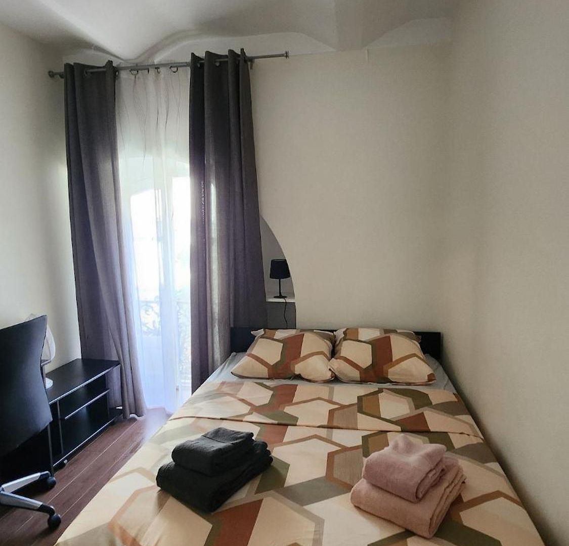 2-room Off The Apartment