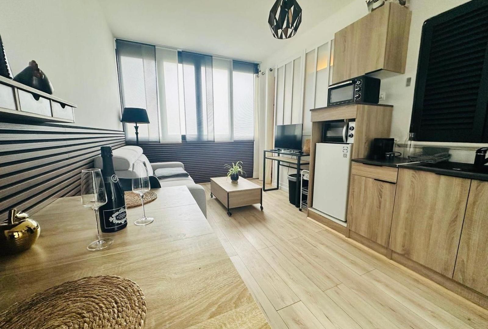 Romantique Avec Jacuzzi Privé - Aperçu - Terrasse - Parking Gratuit
