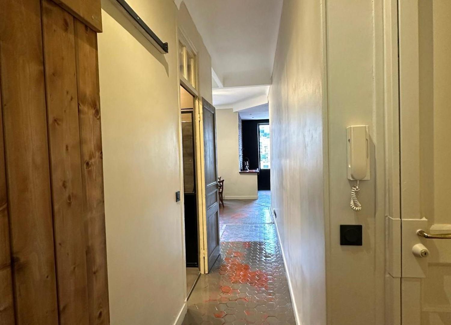 Renovated 2-room Sleeps 4 Tram And Shops Nearby