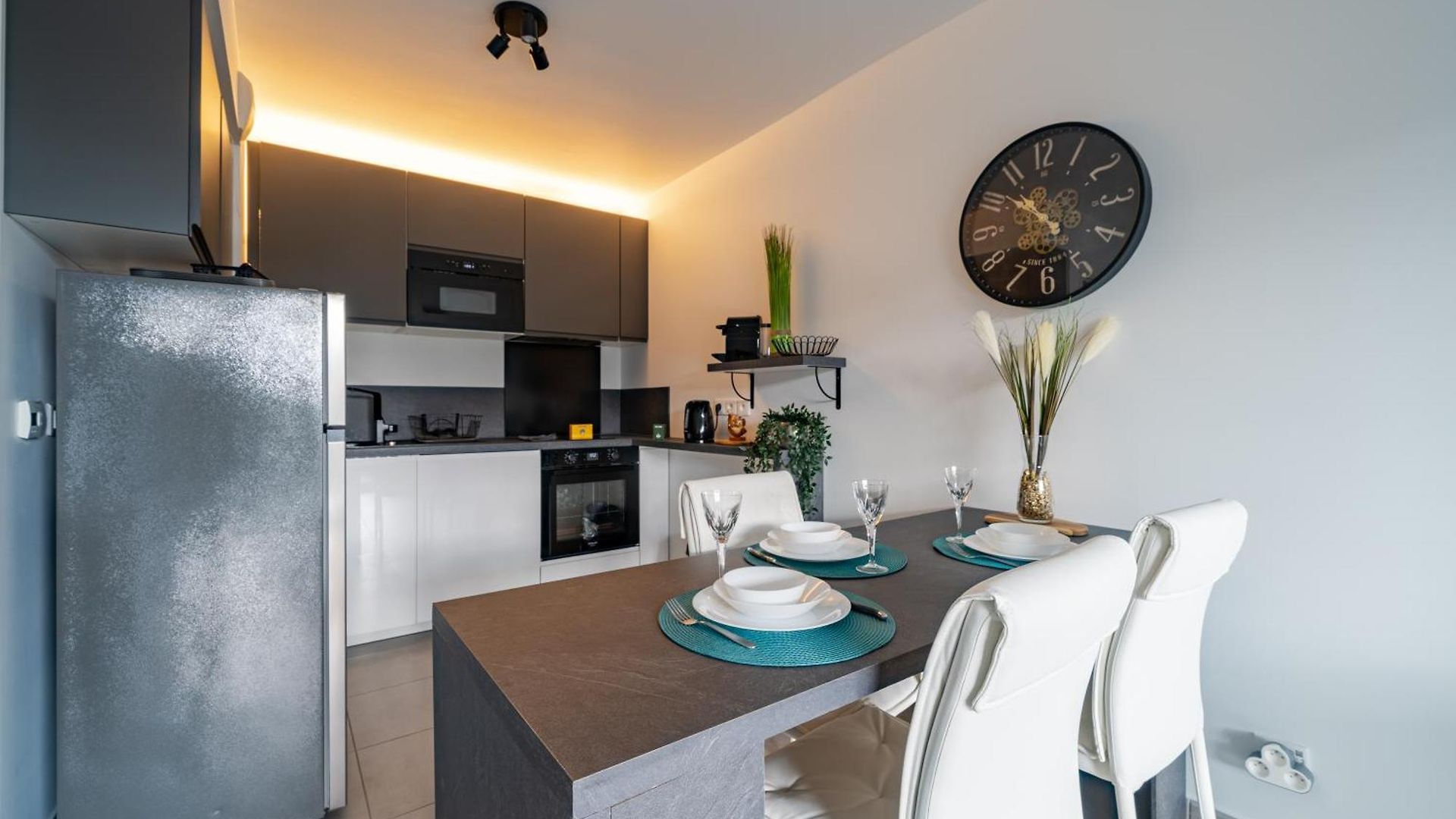 Superbe 2 Pièces - Piscine Et Garage Appartement