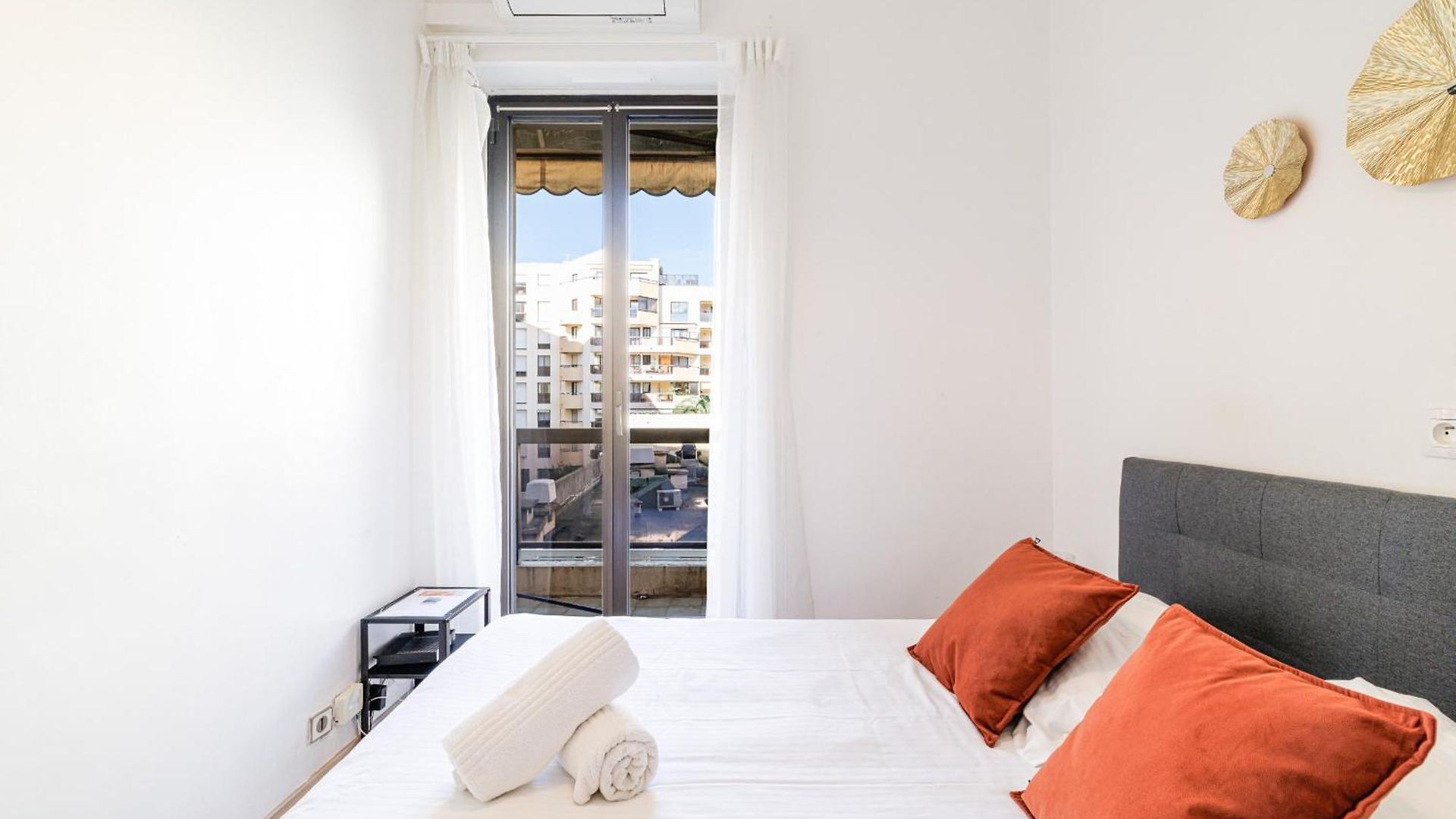 Ultra 2 Bdr - Ac & Balcony Nice