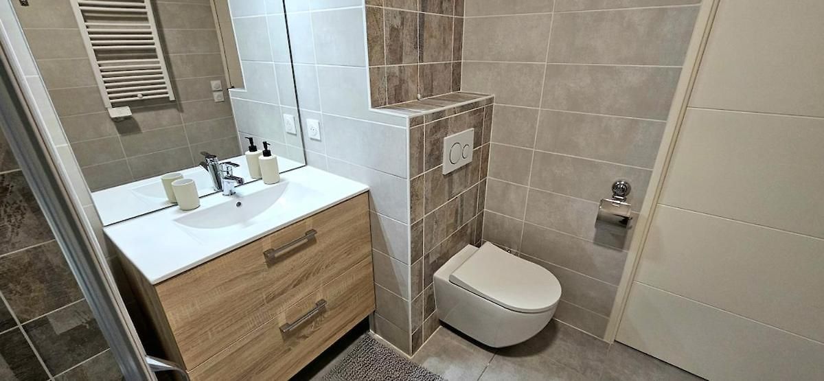 Center Nice, 10min Beach, Parking, Terrace, Direct Tram Apartment