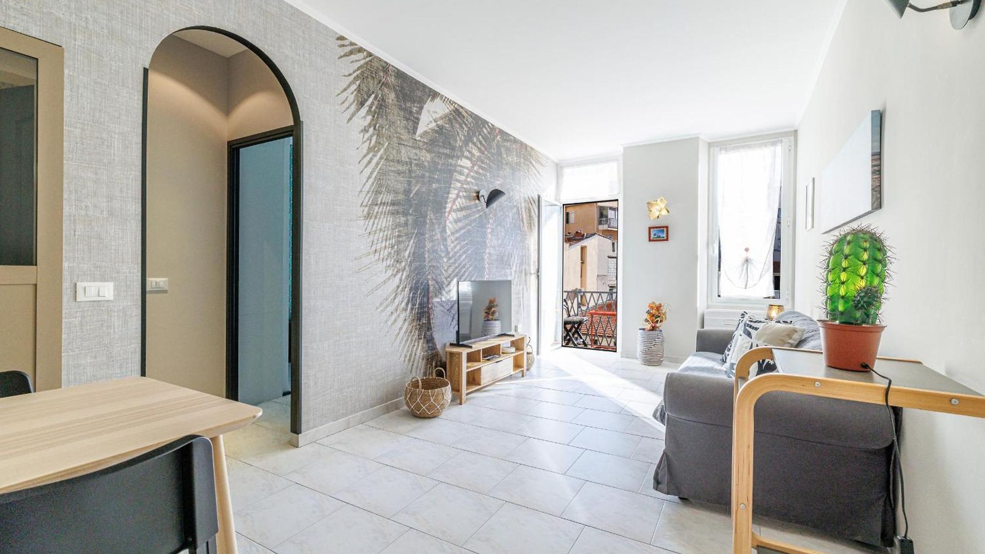 Massena Street - Quiet 2 Bdr & Balcony Apartment *