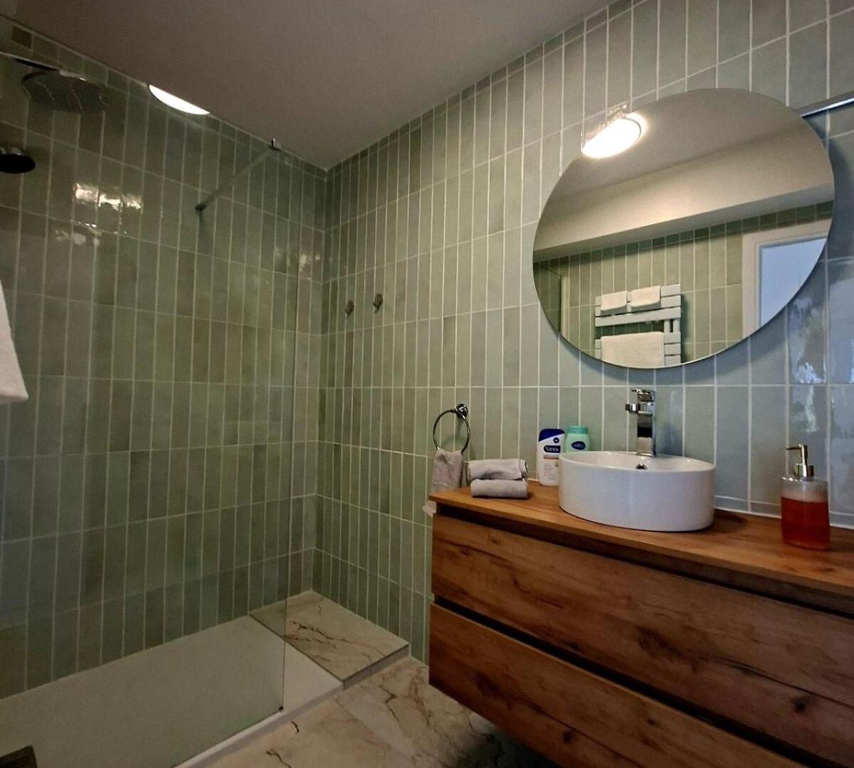 Elegant And Comfortable 3 Room, & Transport Within Walking Distance