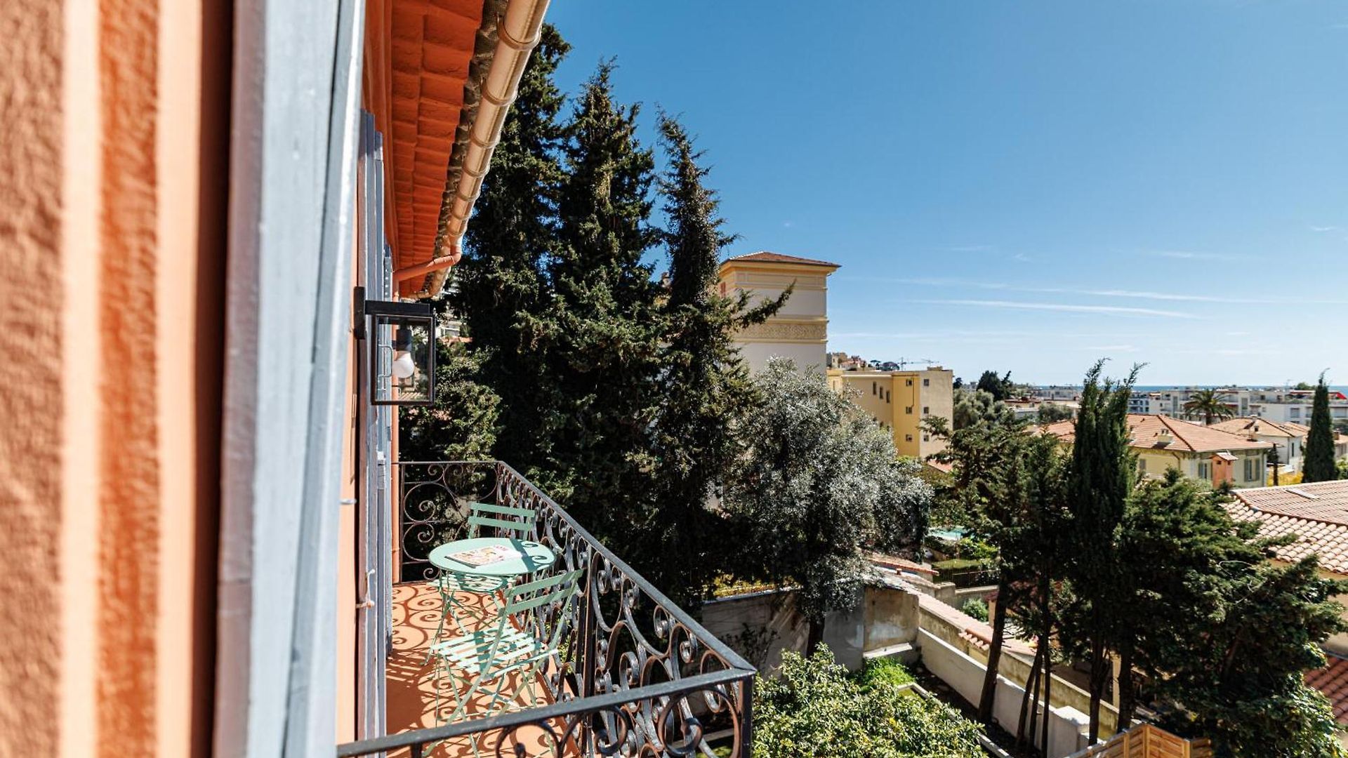 62 Carnot Lot 7 - Duplex Atypique- Climatise - 2 Nice