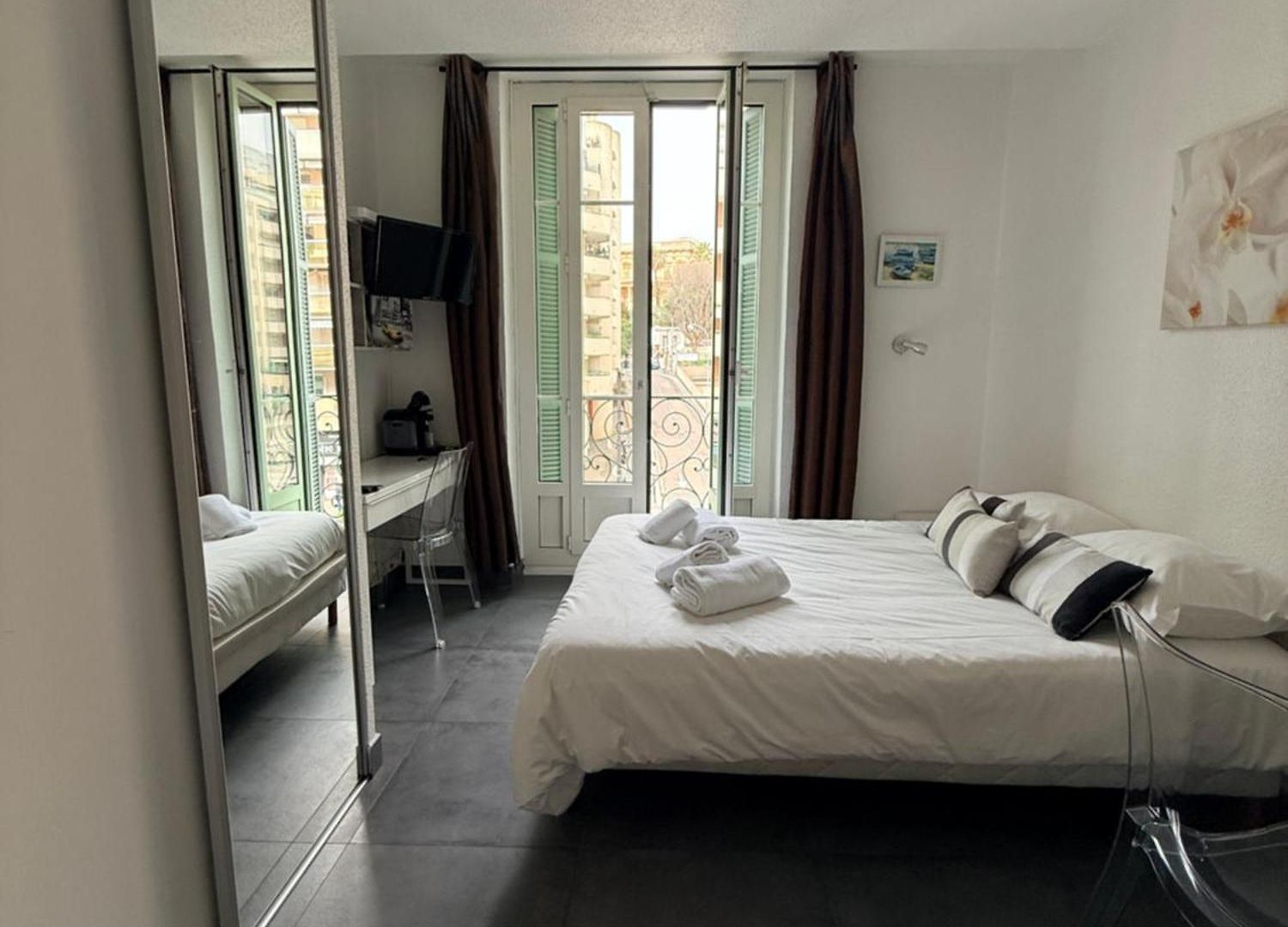 Appartement Avec Balcon- - Tram - Aéroport Nice