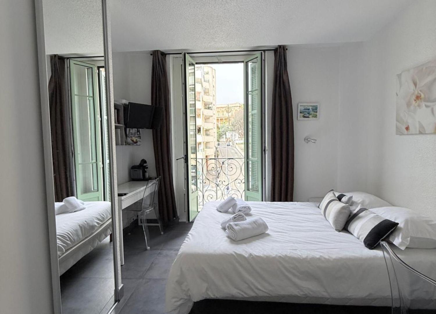 Appartement Avec Balcon- - Tram - Aéroport Nice