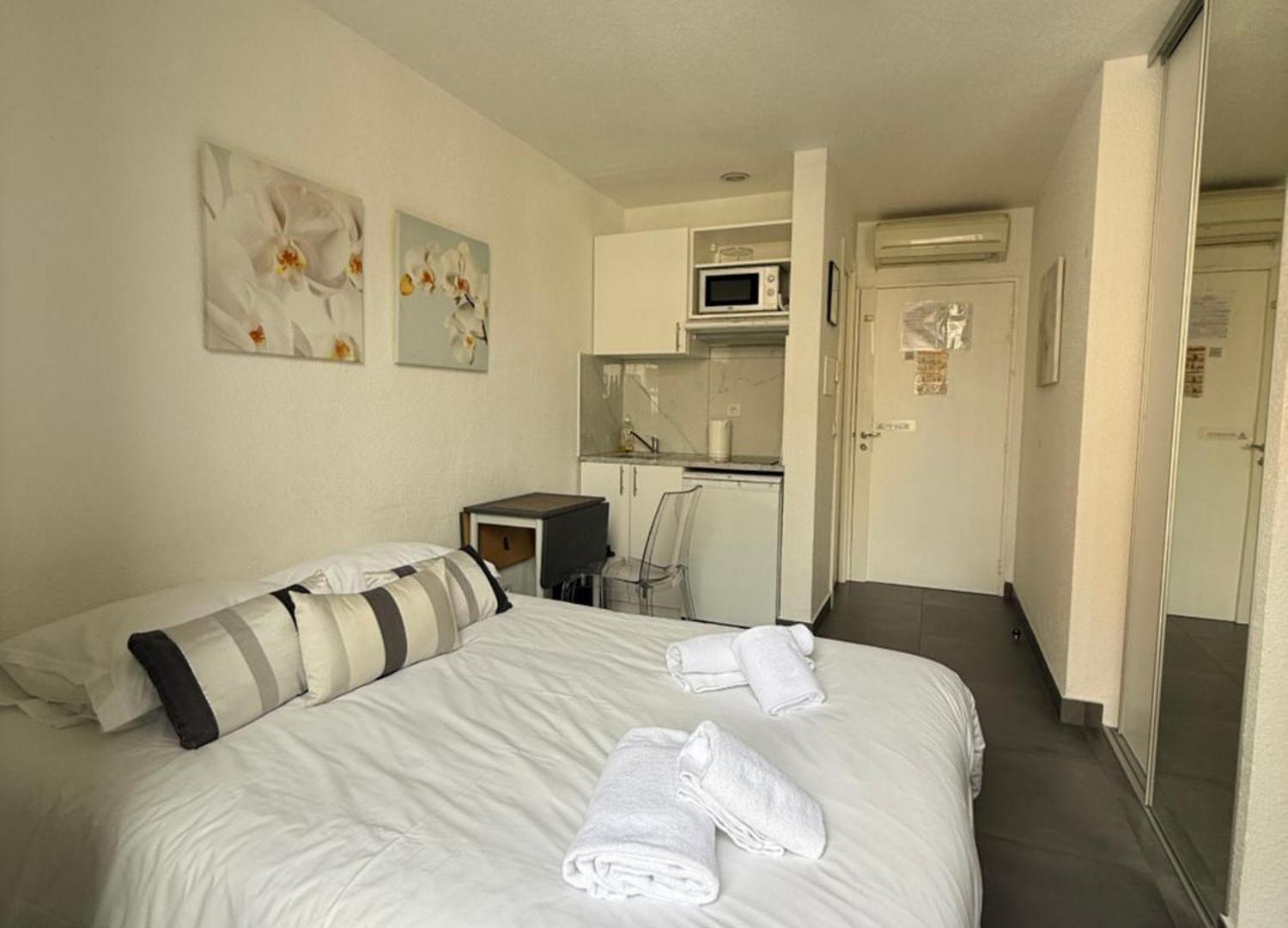 Appartement Avec Balcon- - Tram - Aéroport *
