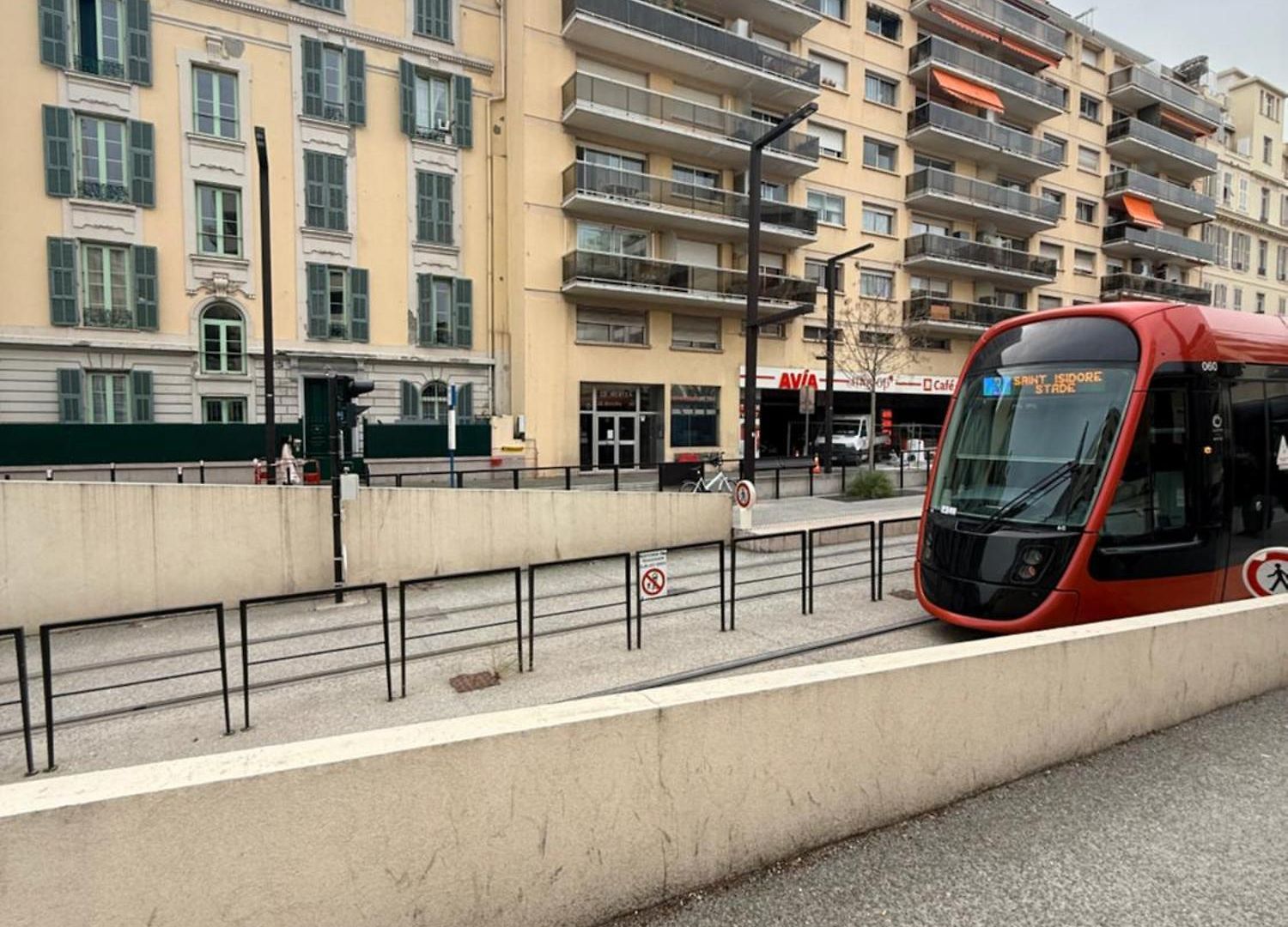 Appartement Avec Balcon- - Tram - Aéroport