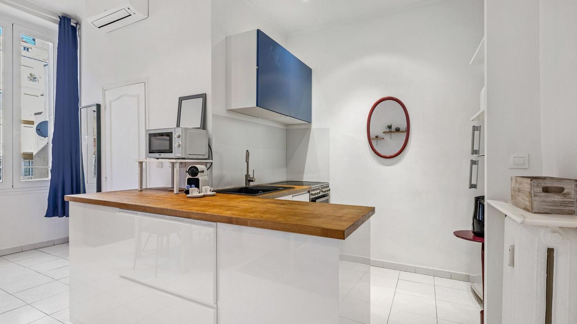 Renting - Grimaldi - Golden Square Location Fully Equiped Nice