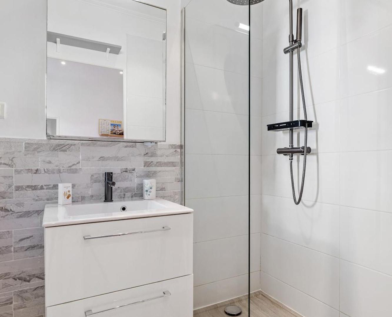 Renting - Grimaldi - Golden Square Location Fully Equiped * Nice