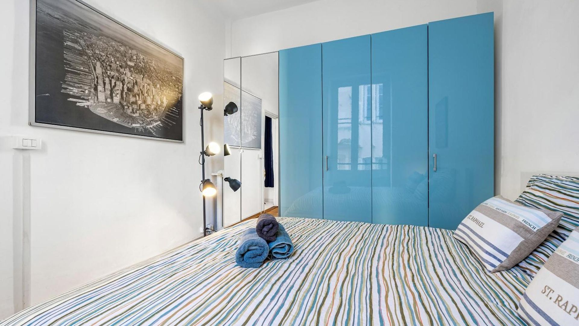 Renting - Grimaldi - Golden Square Location Fully Equiped * Nice