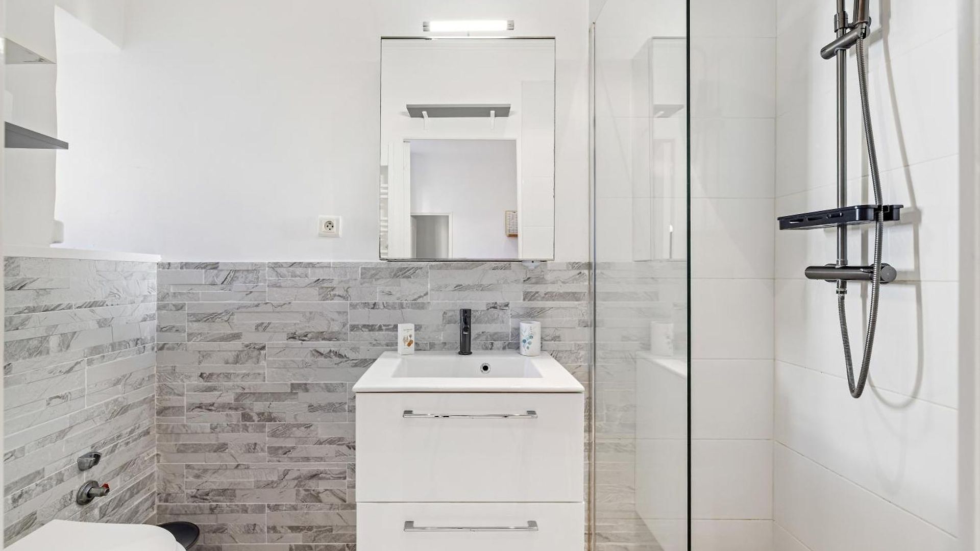 Apartment Renting - Grimaldi - Golden Square Location Fully Equiped