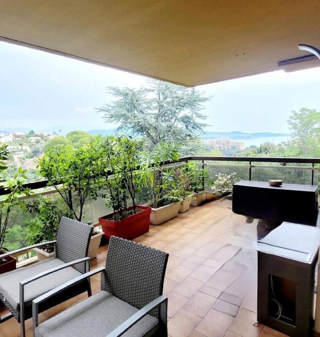 Duplex Apartment, Sea View And Swimming Pool Apartment *