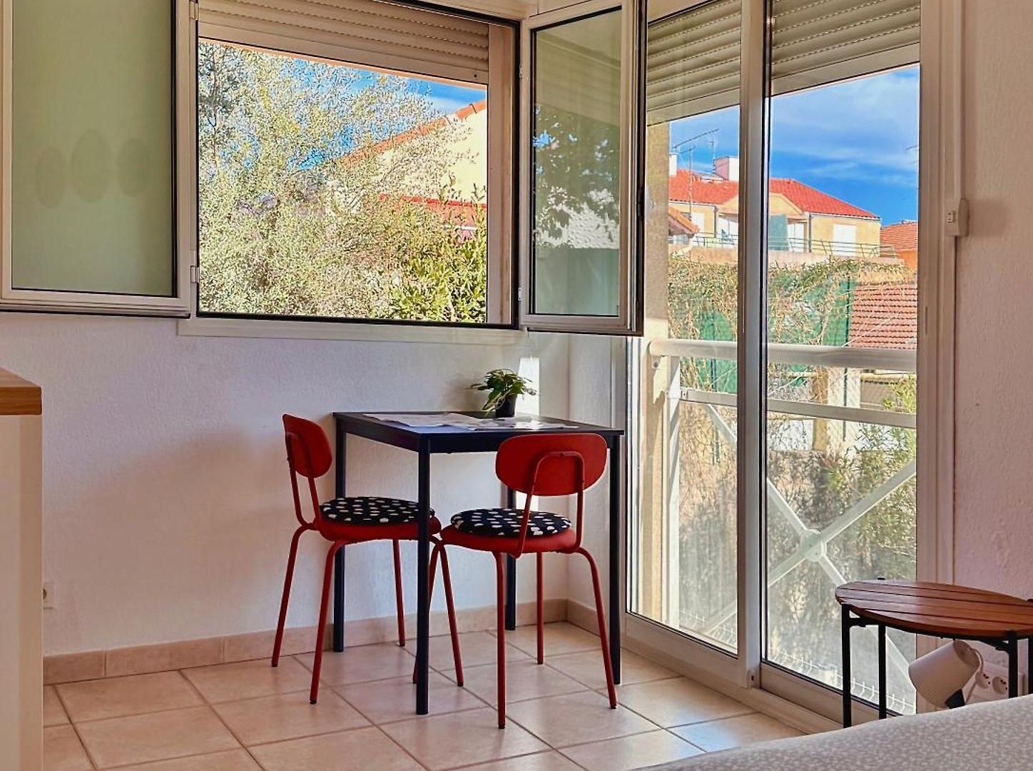 Apartment Near Tramway, & Airport - Air Conditioning & Free Wifi