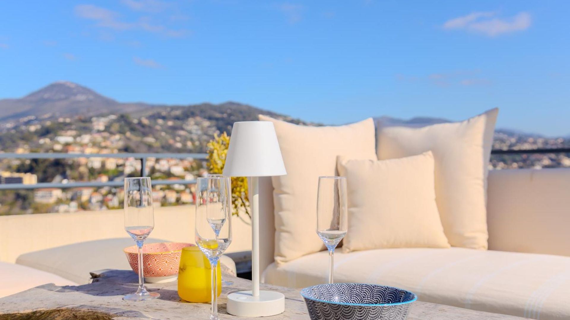Hill A Terrasse 130m2, Vue Panoramique, Piscine, Parking Prive, Climatisation, Wifi Apartment Nice