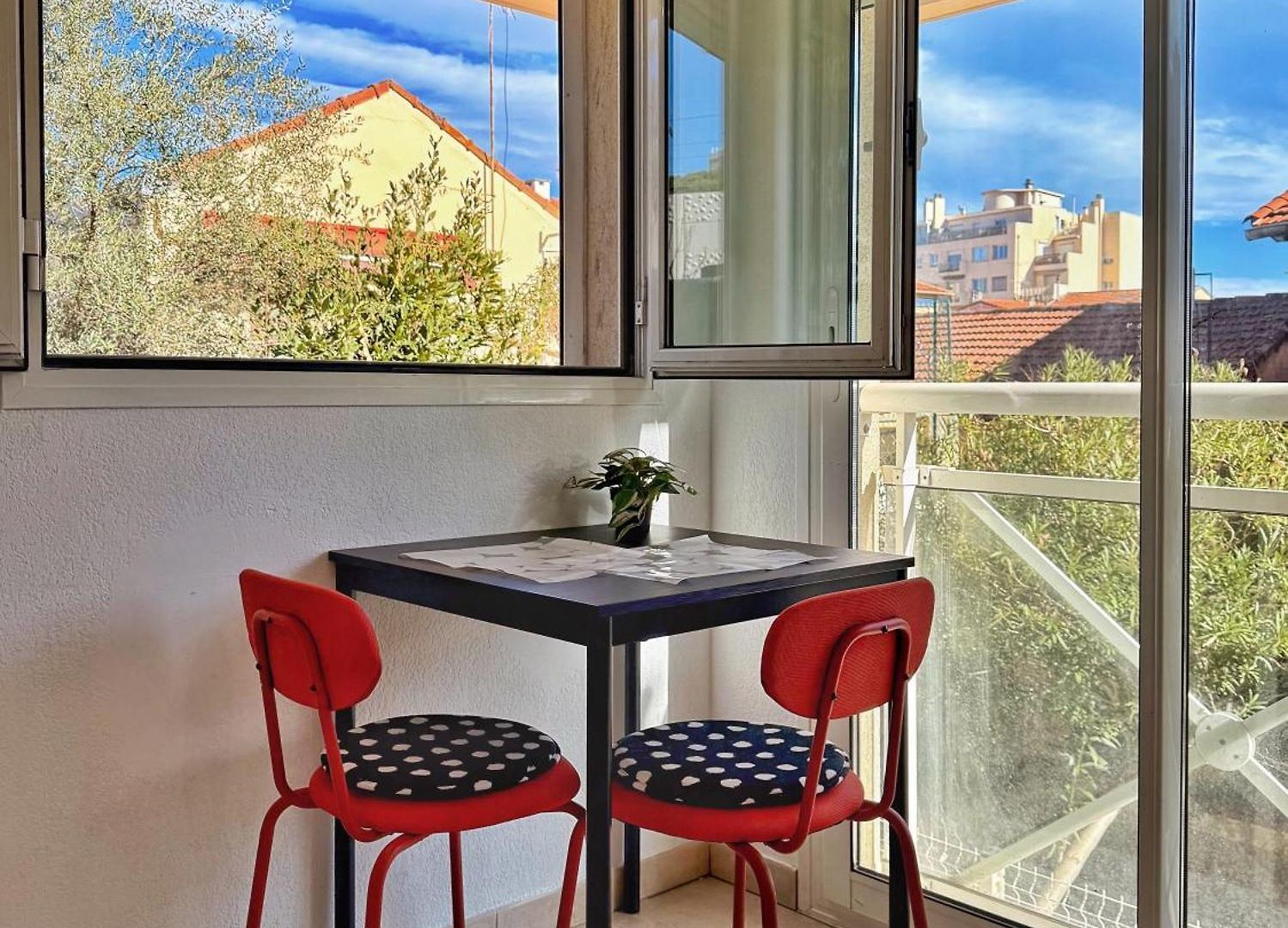 Near Tramway, & Airport - Air Conditioning & Free Wifi
