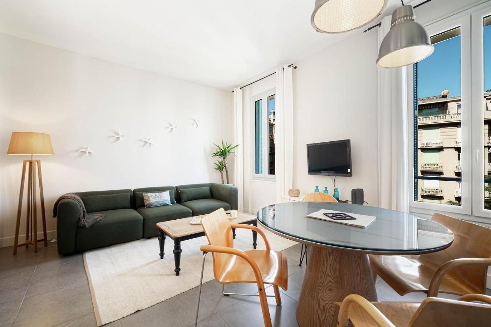 Appartement 2 Climatisées Au Carré D Or à 5 Min Des Plages Et De La Promenade Des Dans Un Environnement Calme *