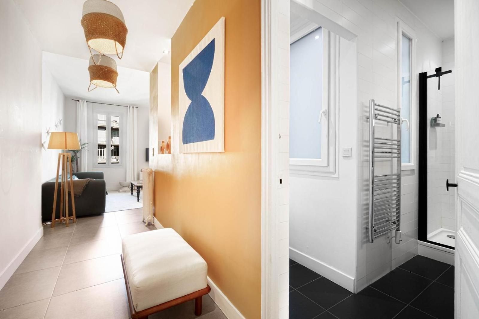 2 Climatisées Au Carré D Or à 5 Min Des Plages Et De La Promenade Des Dans Un Environnement Calme Appartement