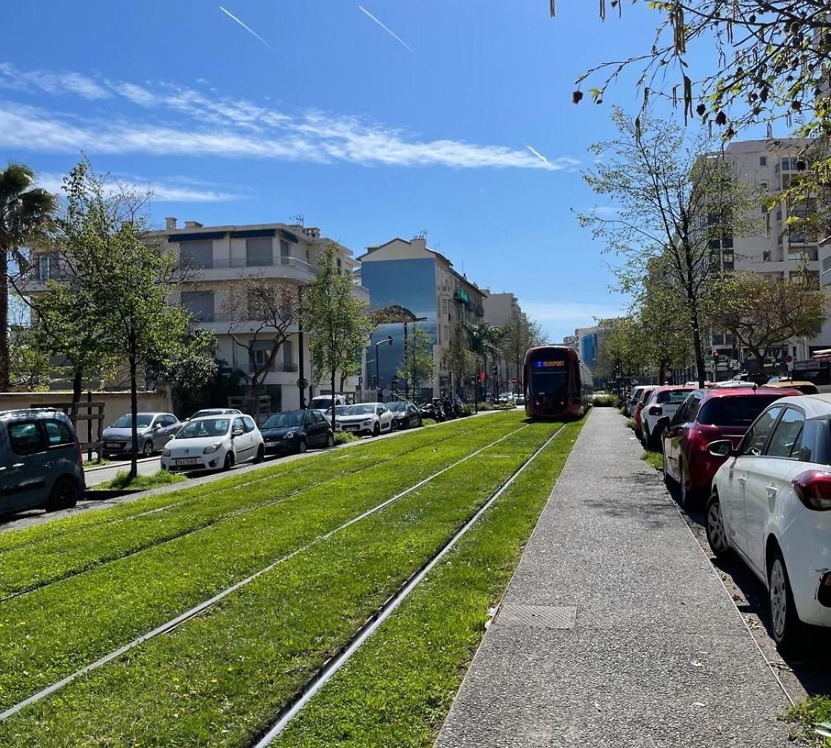 Appartement Beau à 50m De La Nice