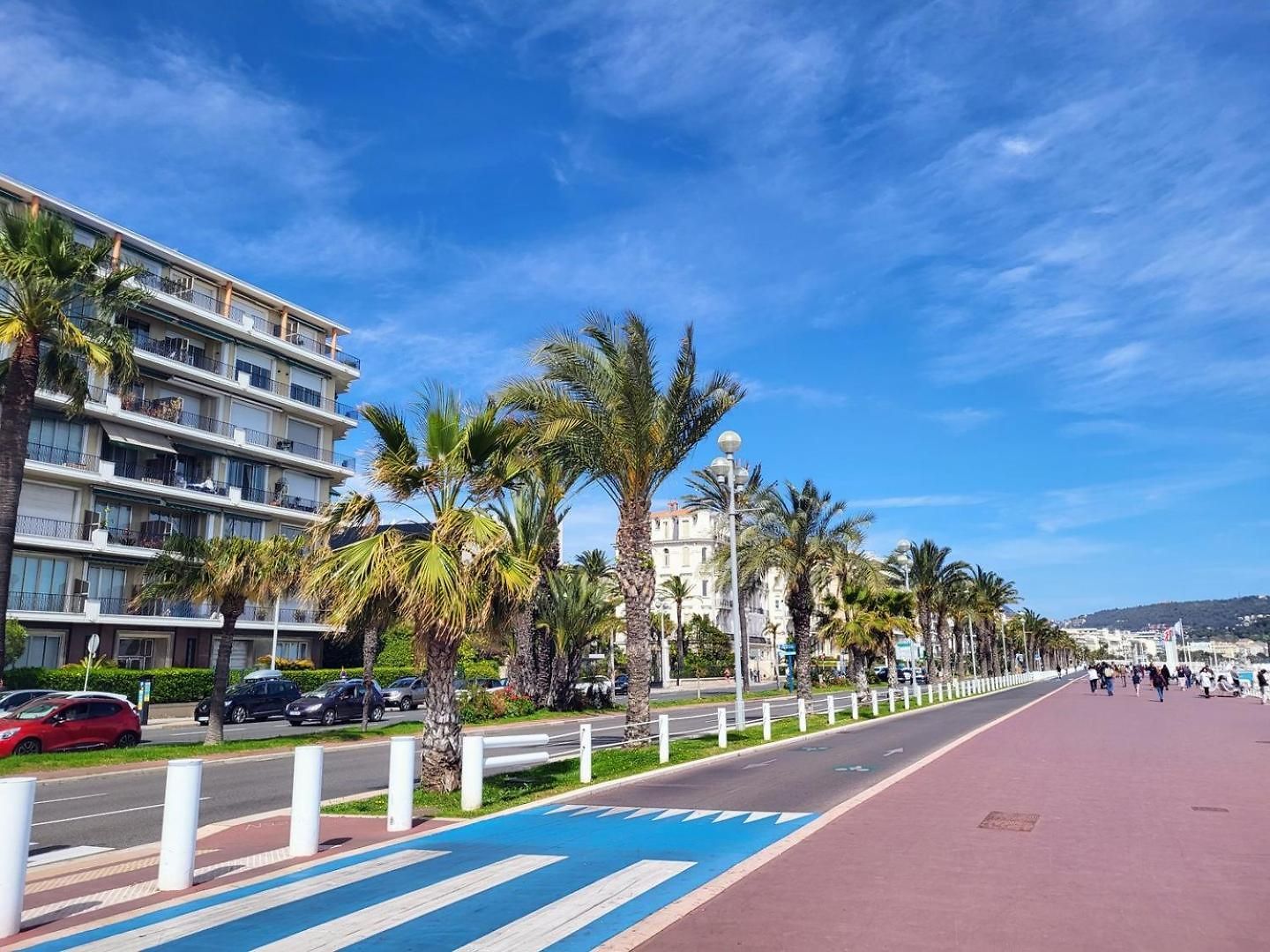 Valery Close To Prom Des Ideal For 2 Ac Nice