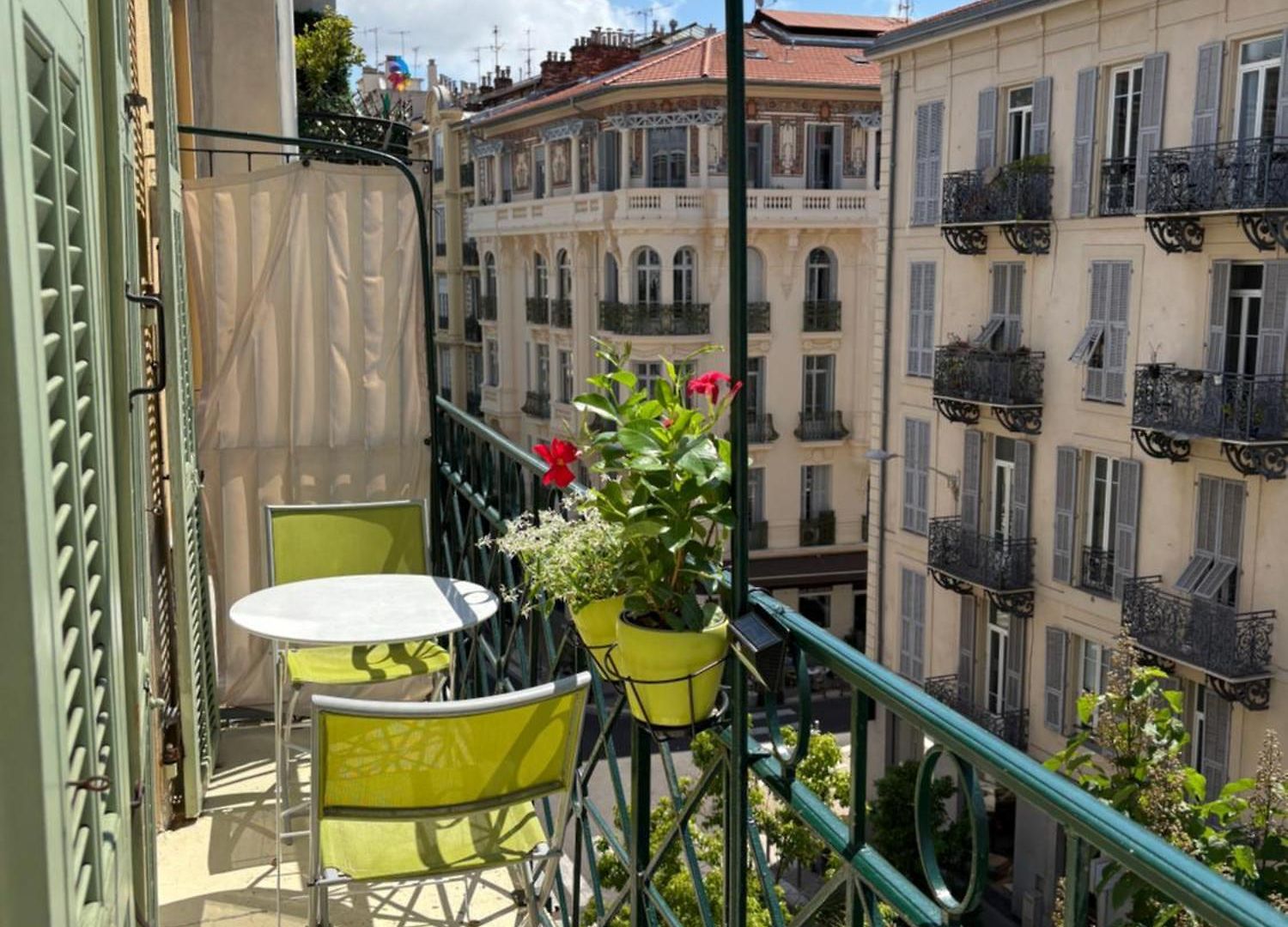French Riviera Escapade - Steps From The Apartment Nice