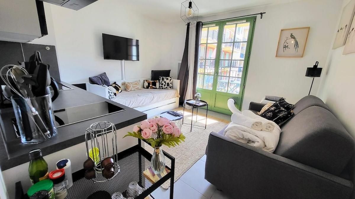 Wehost - Flamingo Apartment
