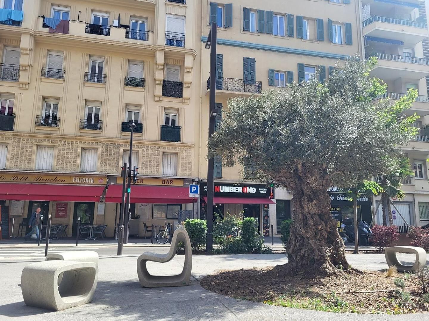 Valery Close To Prom Des Ideal For 2 Ac Apartment *