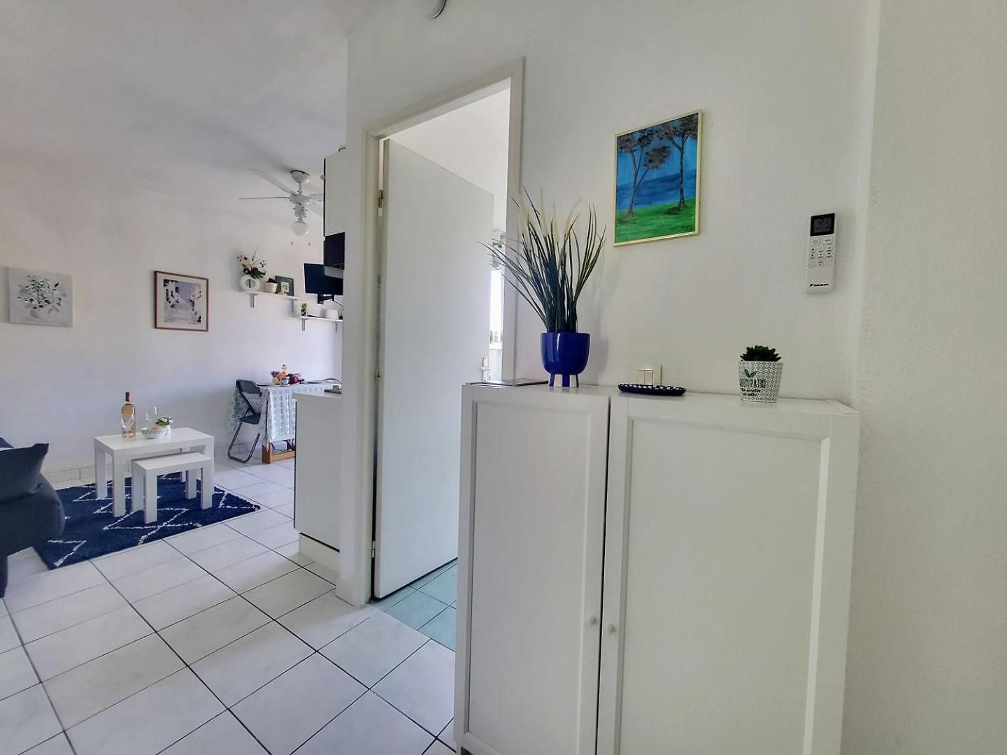 Valery Close To Prom Des Ideal For 2 Ac Apartment *