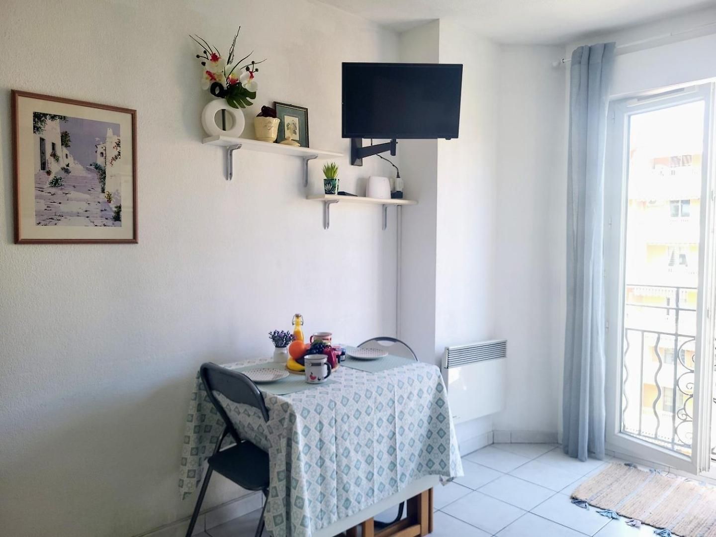 Valery Close To Prom Des Ideal For 2 Ac * Nice